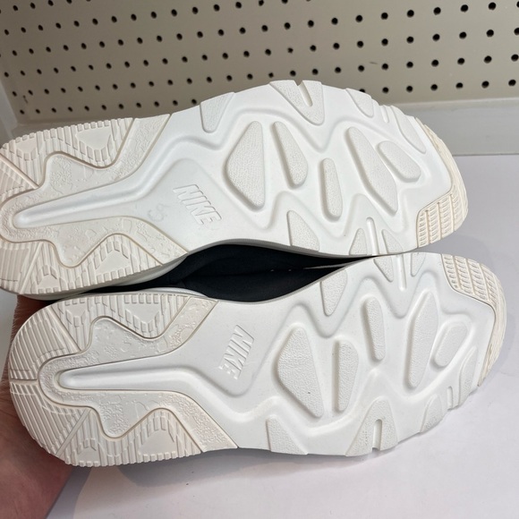 Nike | Air Max Oketo Sneaker - Picture 5 of 5